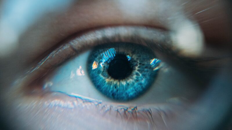 Jak dbać o skórę w okolicach oczu?