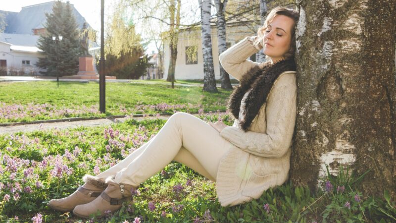 Stylowa wiosna – Co nosimy we wczesnych miesiącach i jaki kolor króluje w tym sezonie?